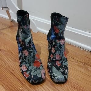 Indigo Rd Rose floral ankle booties 7.5